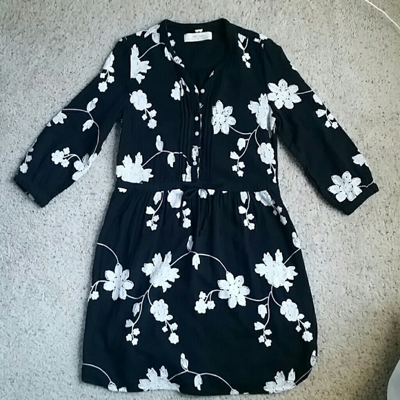 Anthropologie Dresses & Skirts - Isabella Sinclair Naomi Embroidered Dress - XS